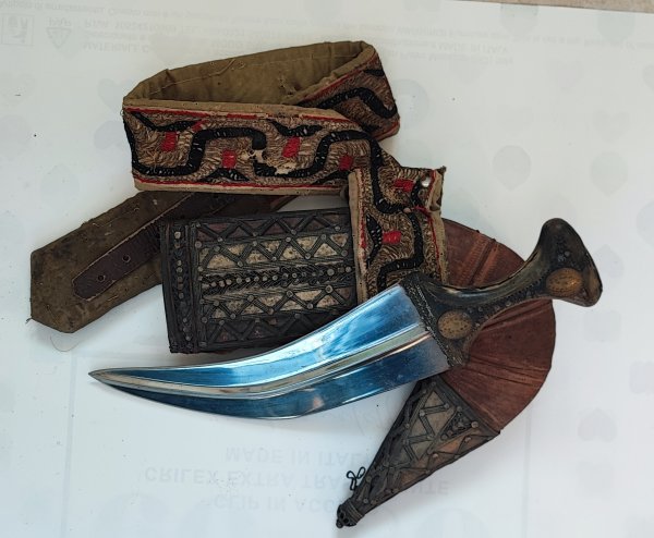 pugnale vintage yemenita/omanita Jambia con cintura